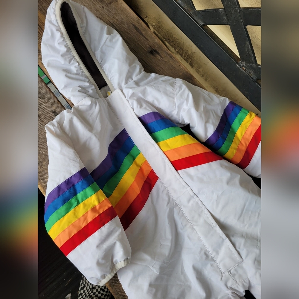 TIPSY ELVES SZ 18-24M VGUC 1 pc WHITE w/ RAINBOW ๐ aplique SNOWSUIT w/ Hood - Picture 4 of 8